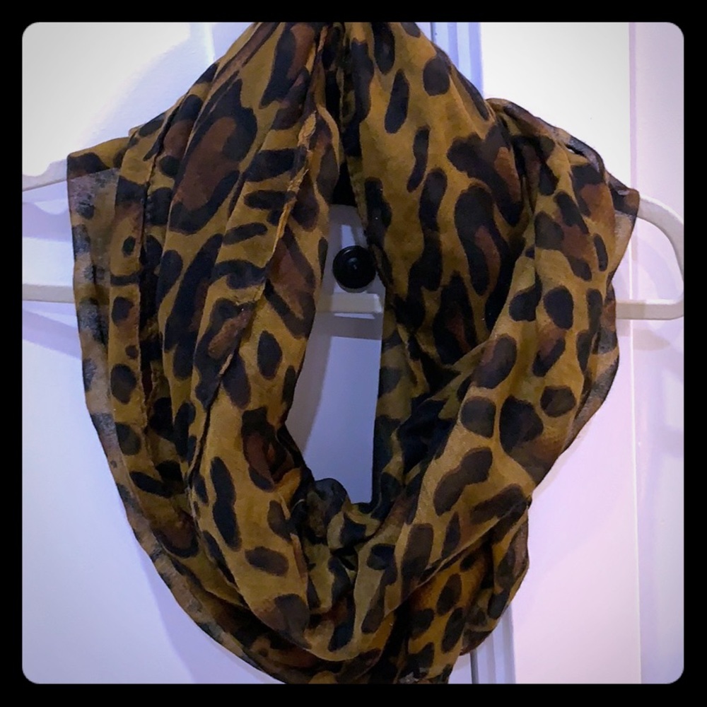 Leopard infinity scarf